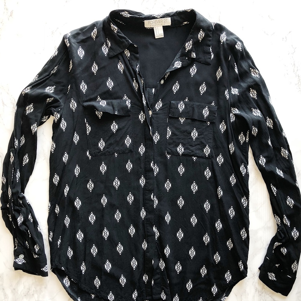 Forever 21 black and white print blouse size S